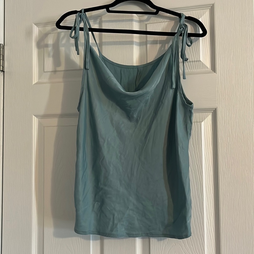Tie strap tank